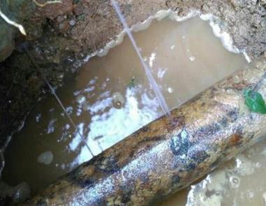 楼顶渗水维修公司分享下地暖漏水的原因及检测方法。